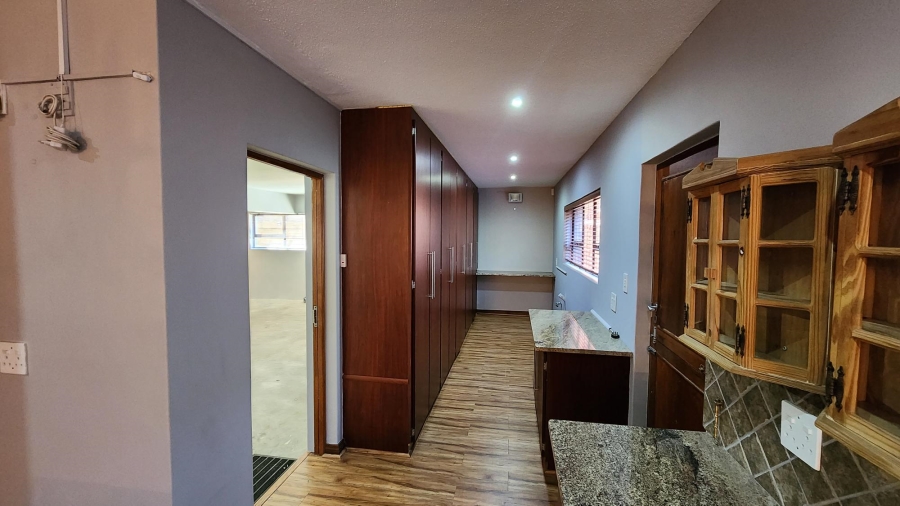 6 Bedroom Property for Sale in Bergsig Western Cape